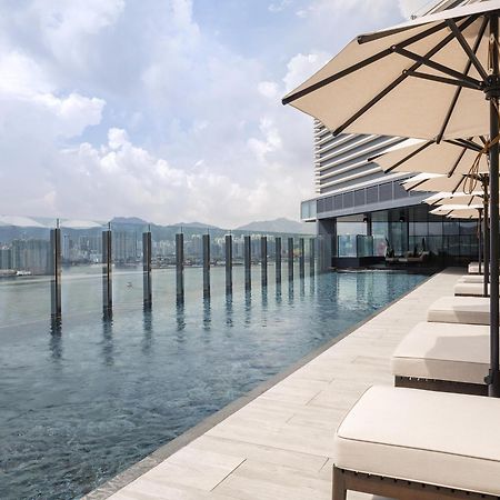 Отель Hyatt Centric Victoria Harbour Гонконг Экстерьер фото