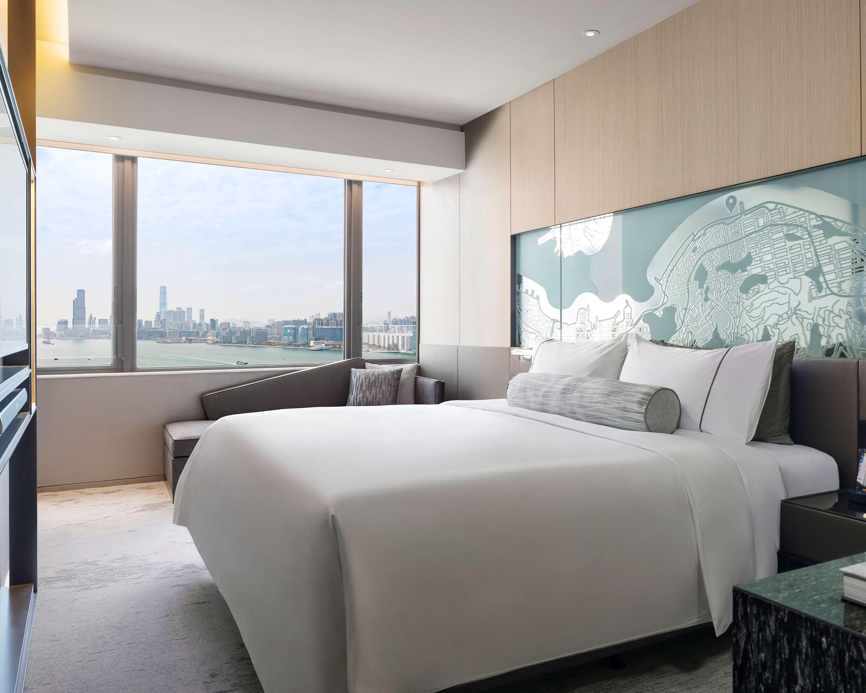 Отель Hyatt Centric Victoria Harbour Гонконг Экстерьер фото