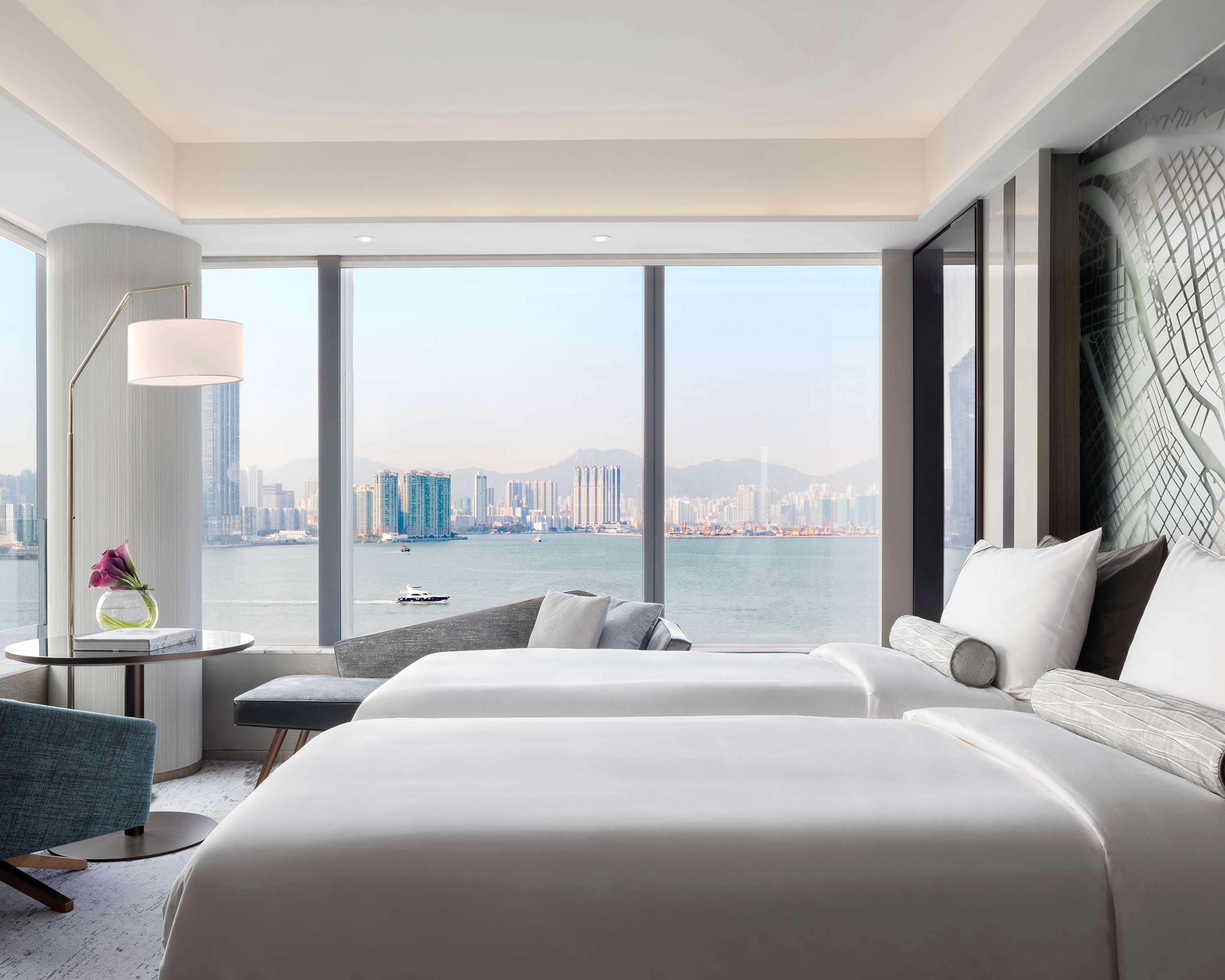 Отель Hyatt Centric Victoria Harbour Гонконг Экстерьер фото