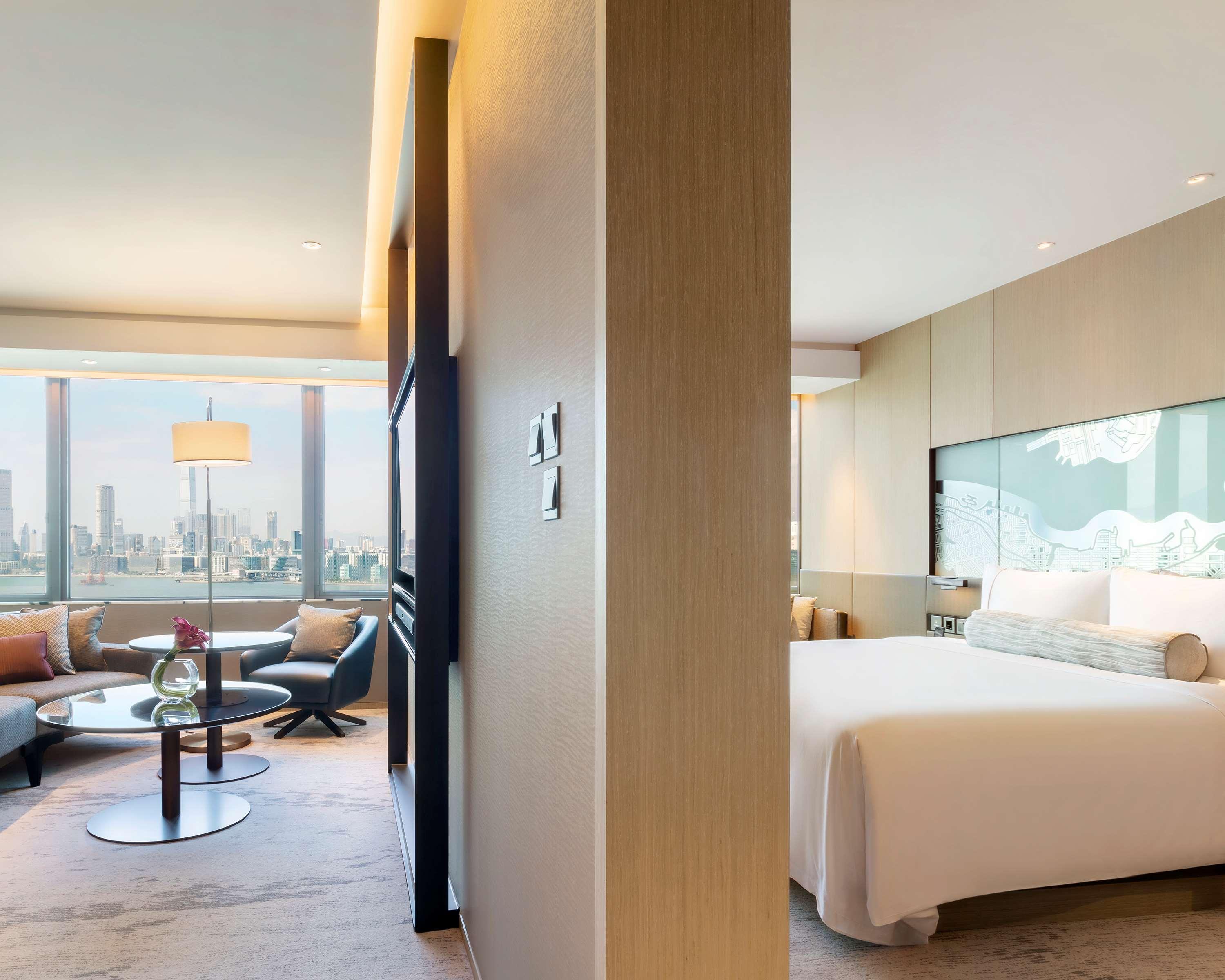 Отель Hyatt Centric Victoria Harbour Гонконг Экстерьер фото