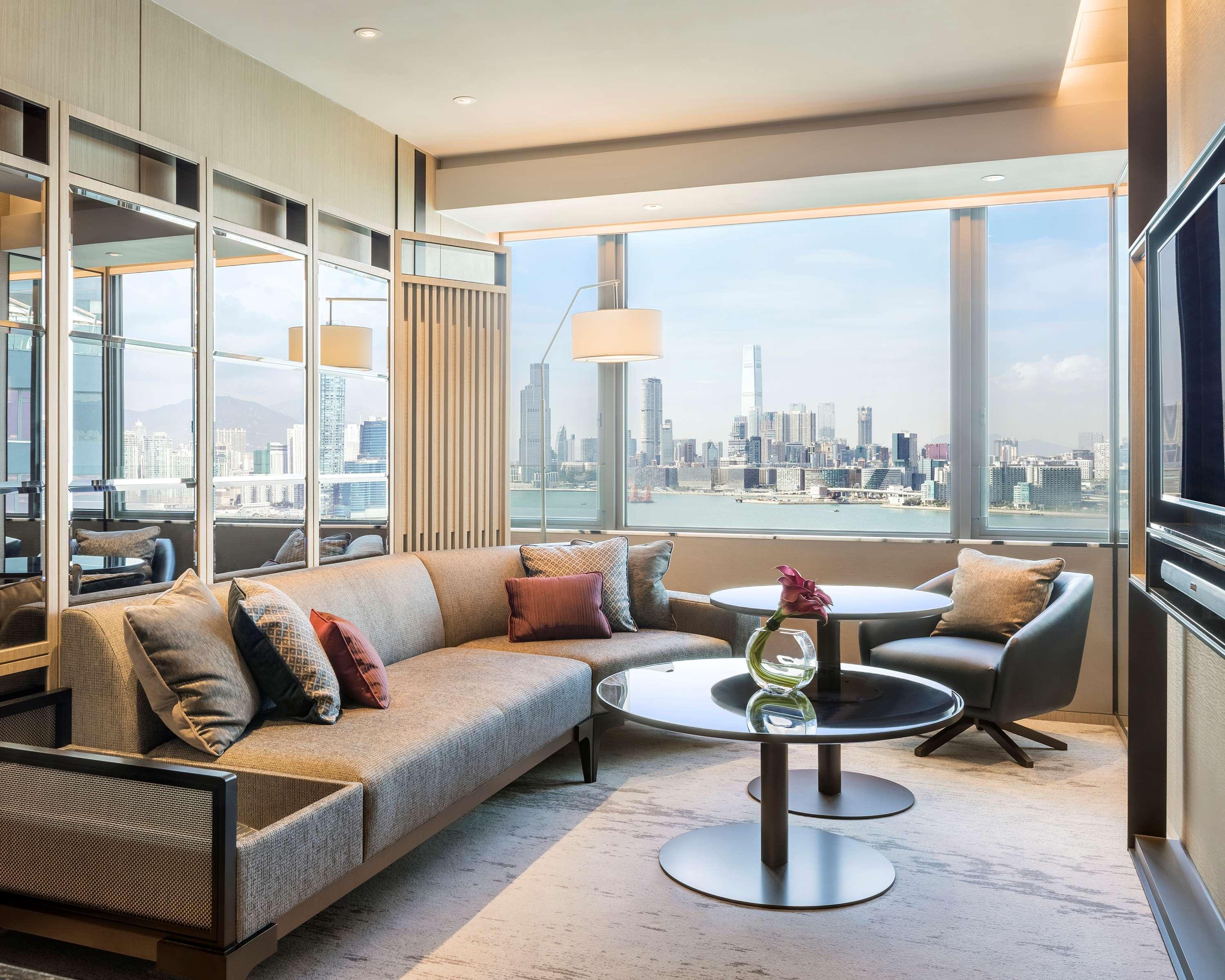 Отель Hyatt Centric Victoria Harbour Гонконг Экстерьер фото
