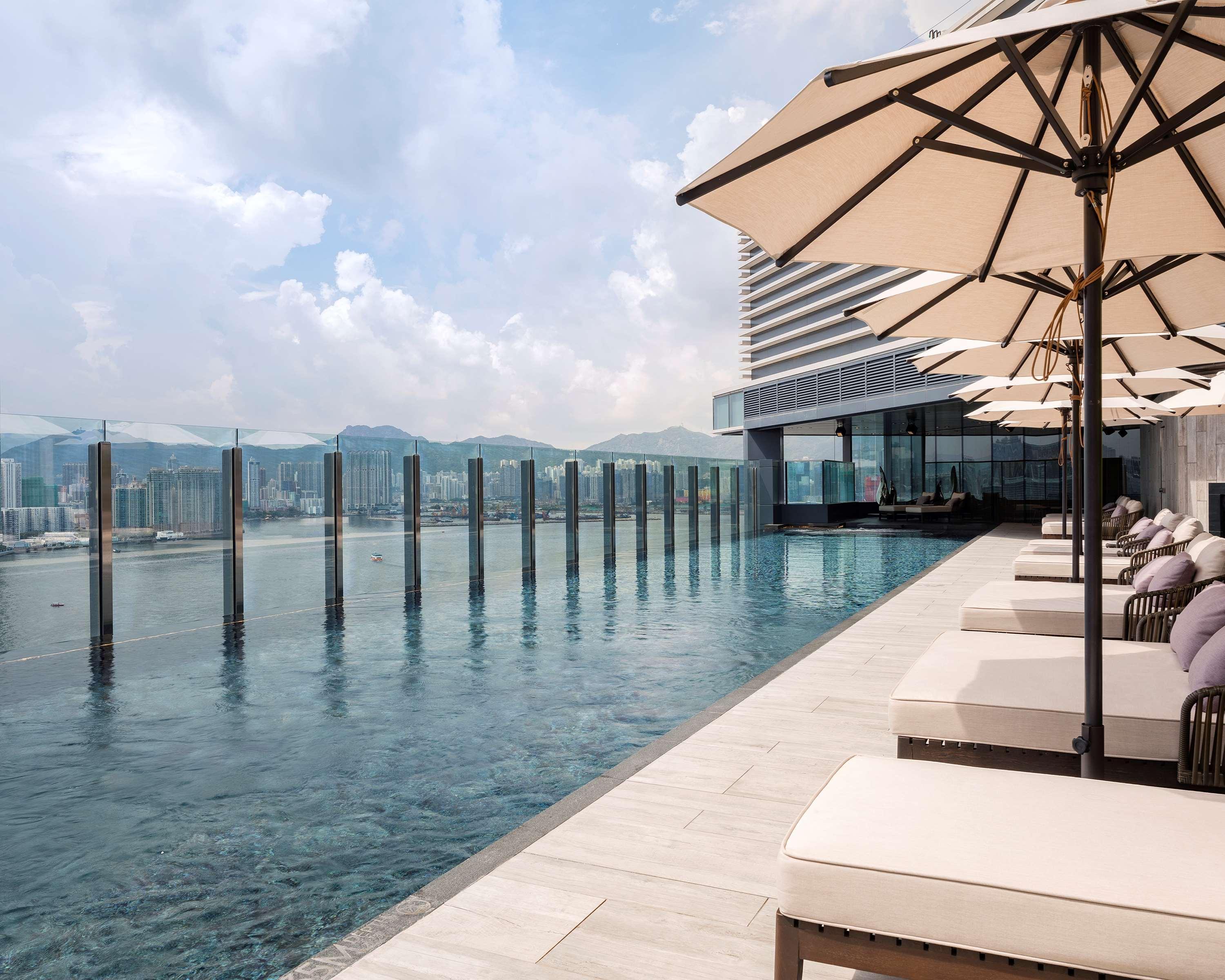 Отель Hyatt Centric Victoria Harbour Гонконг Экстерьер фото