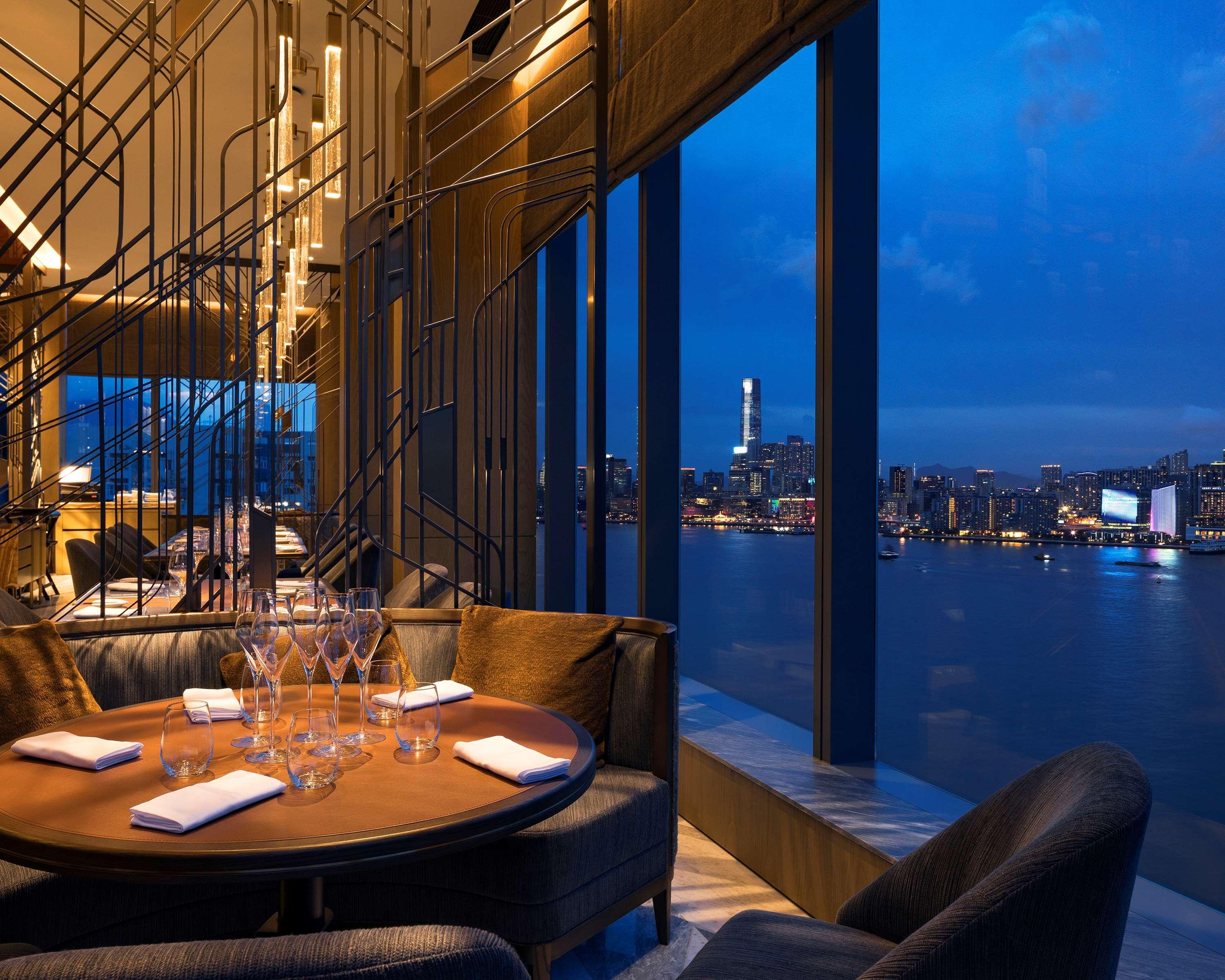 Отель Hyatt Centric Victoria Harbour Гонконг Экстерьер фото