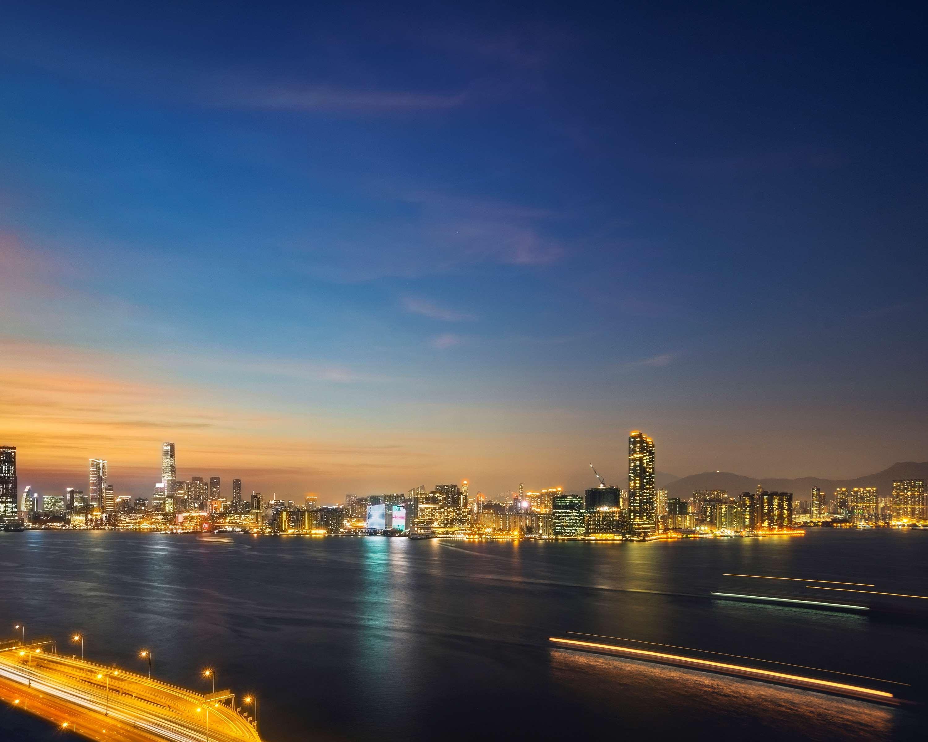 Отель Hyatt Centric Victoria Harbour Гонконг Экстерьер фото