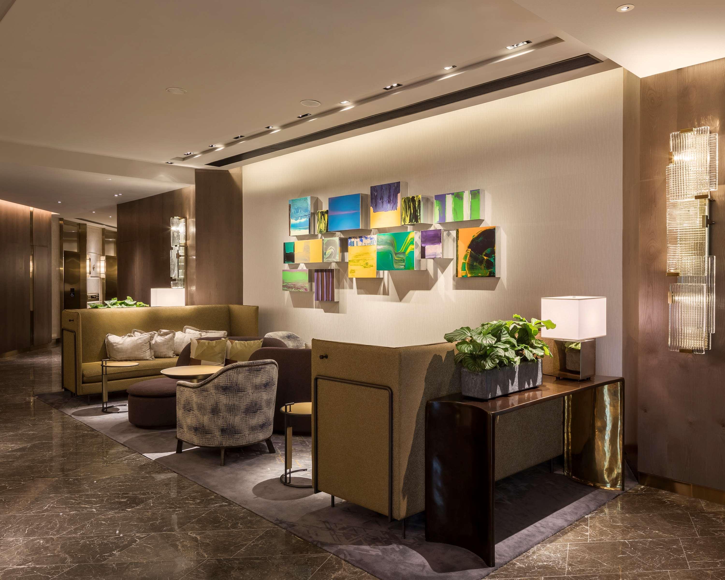 Отель Hyatt Centric Victoria Harbour Гонконг Экстерьер фото