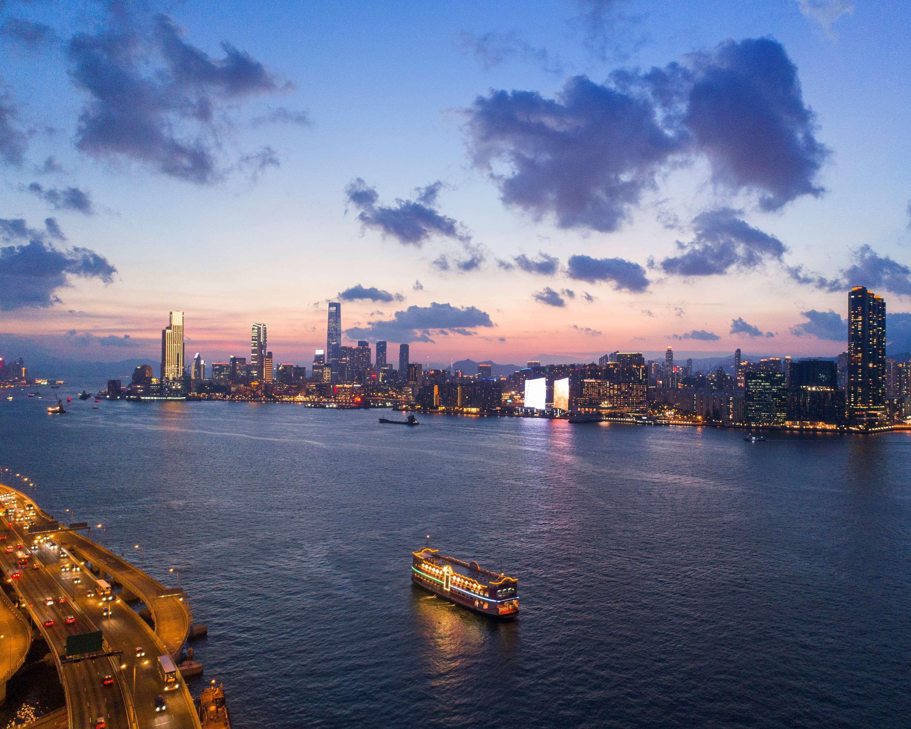 Отель Hyatt Centric Victoria Harbour Гонконг Экстерьер фото