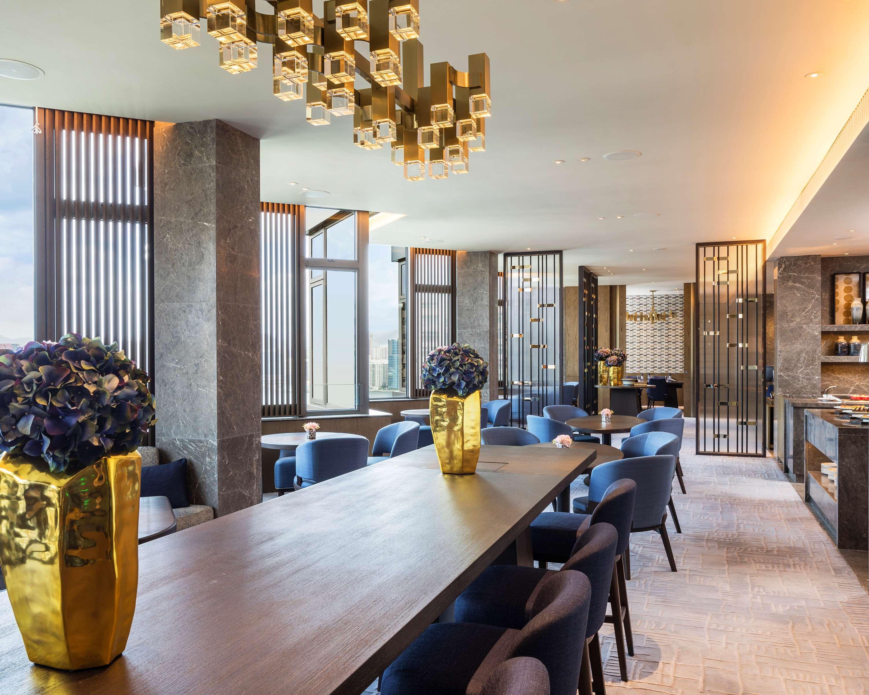 Отель Hyatt Centric Victoria Harbour Гонконг Экстерьер фото