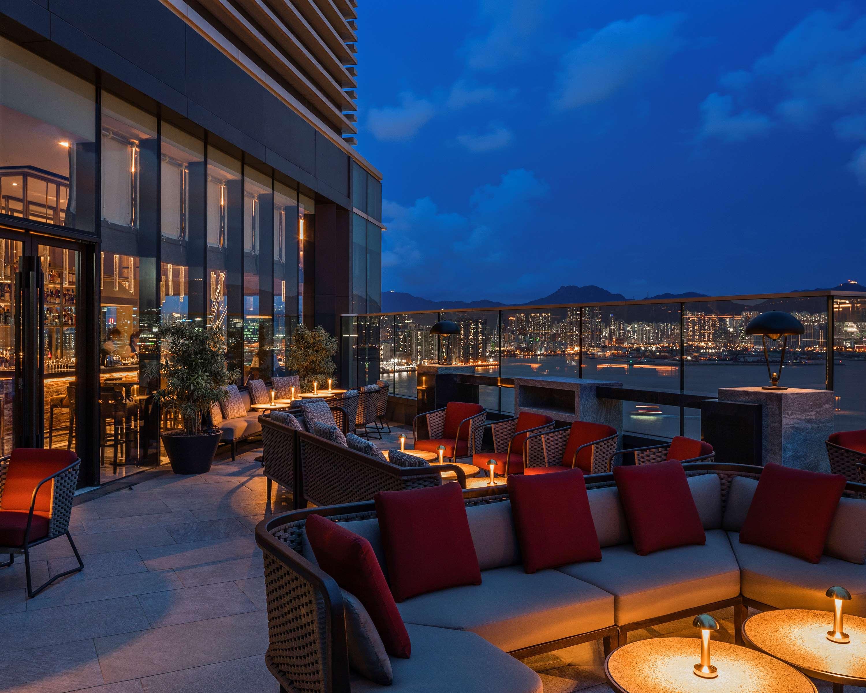 Отель Hyatt Centric Victoria Harbour Гонконг Экстерьер фото