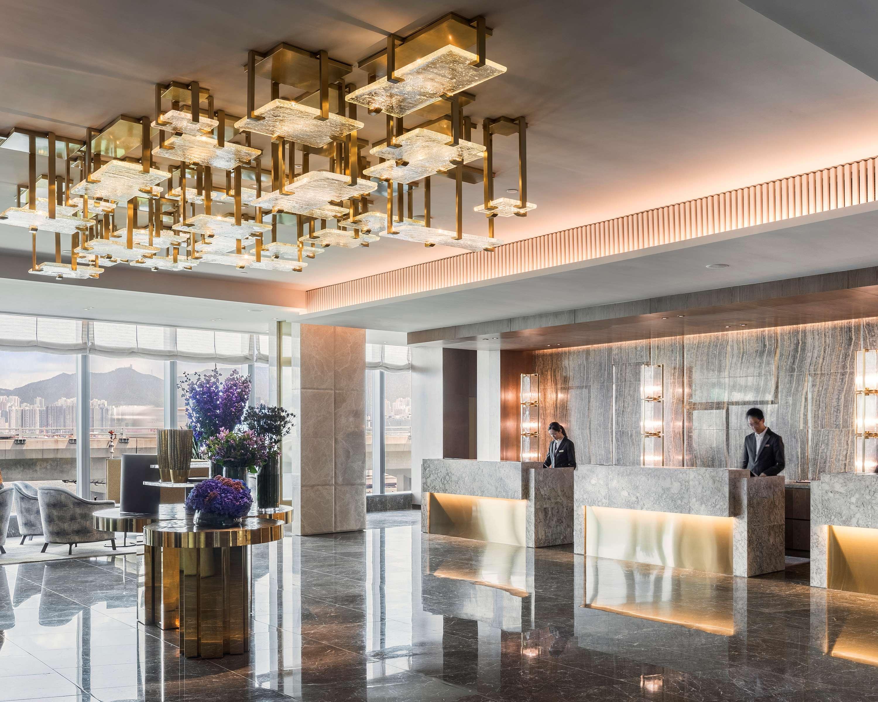 Отель Hyatt Centric Victoria Harbour Гонконг Экстерьер фото