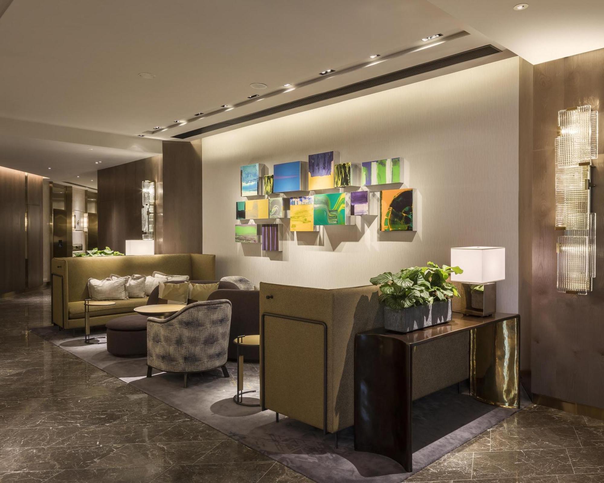 Отель Hyatt Centric Victoria Harbour Гонконг Экстерьер фото