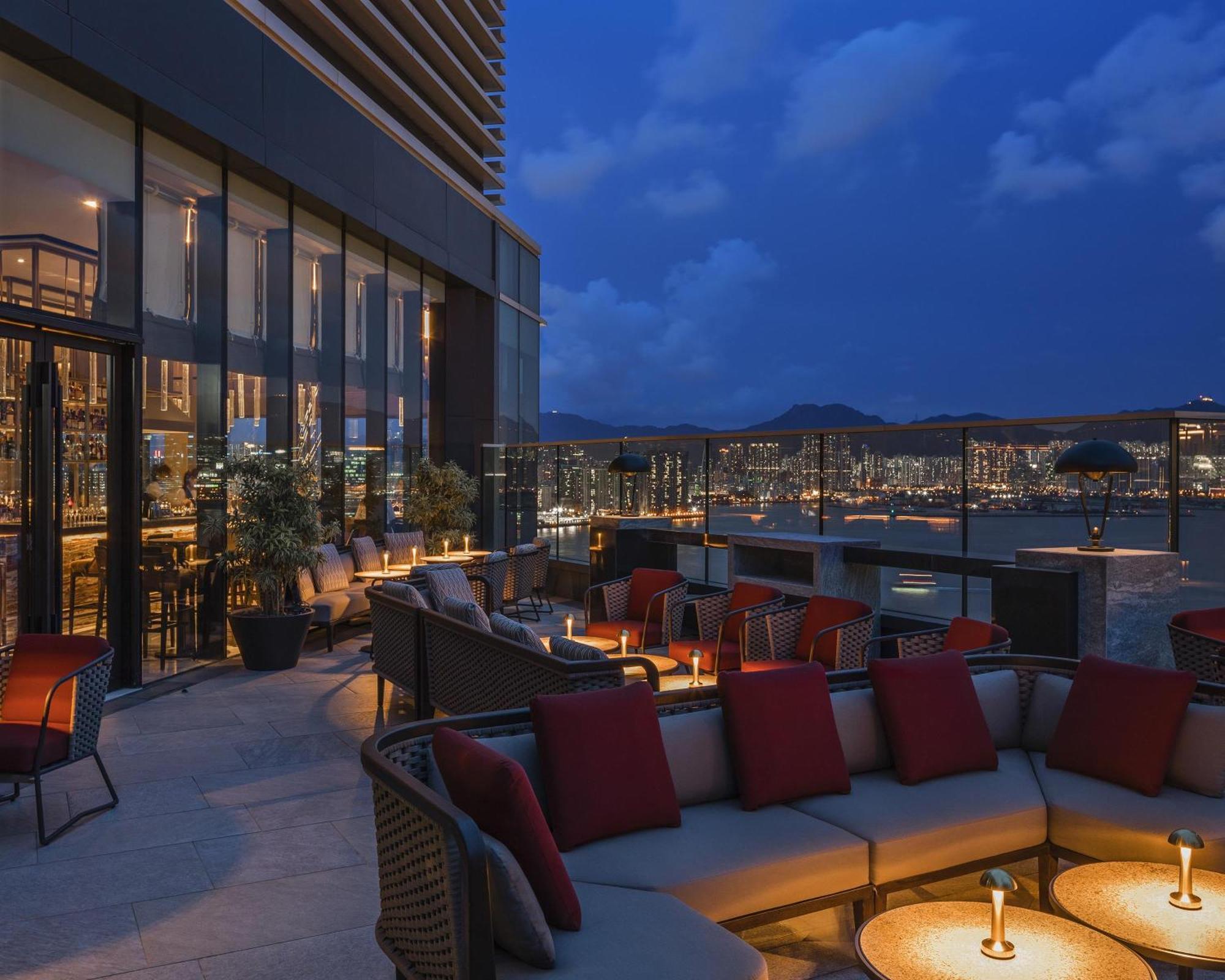 Отель Hyatt Centric Victoria Harbour Гонконг Экстерьер фото