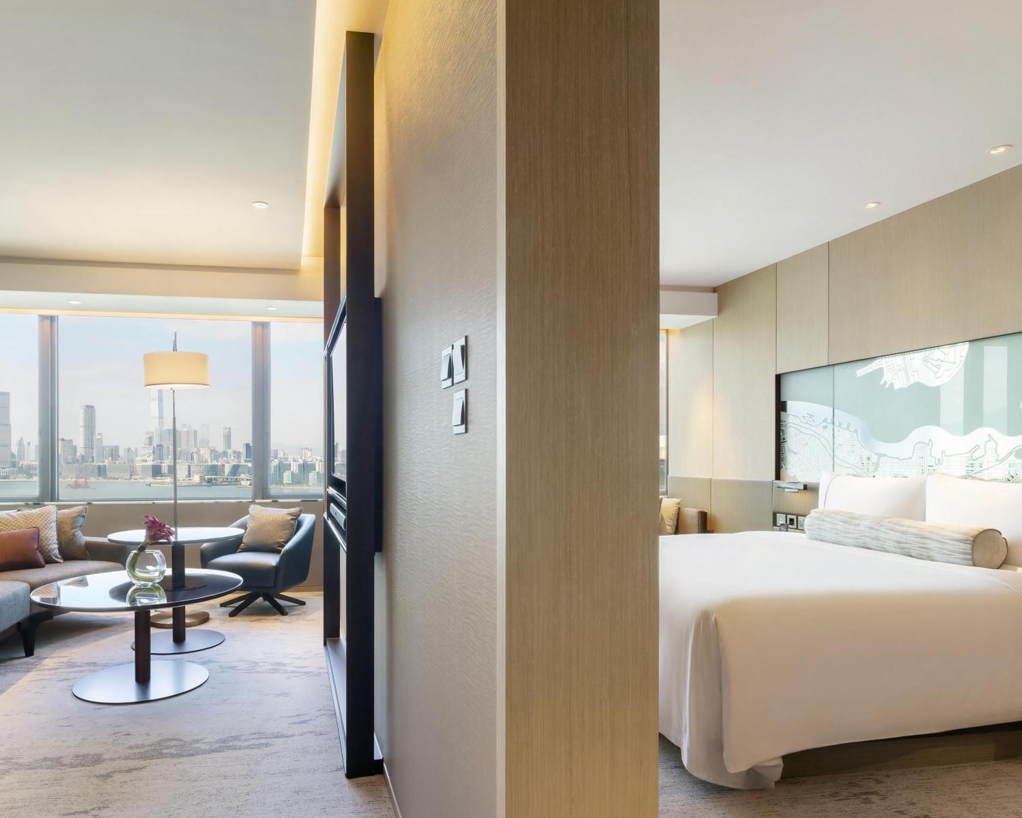 Отель Hyatt Centric Victoria Harbour Гонконг Экстерьер фото