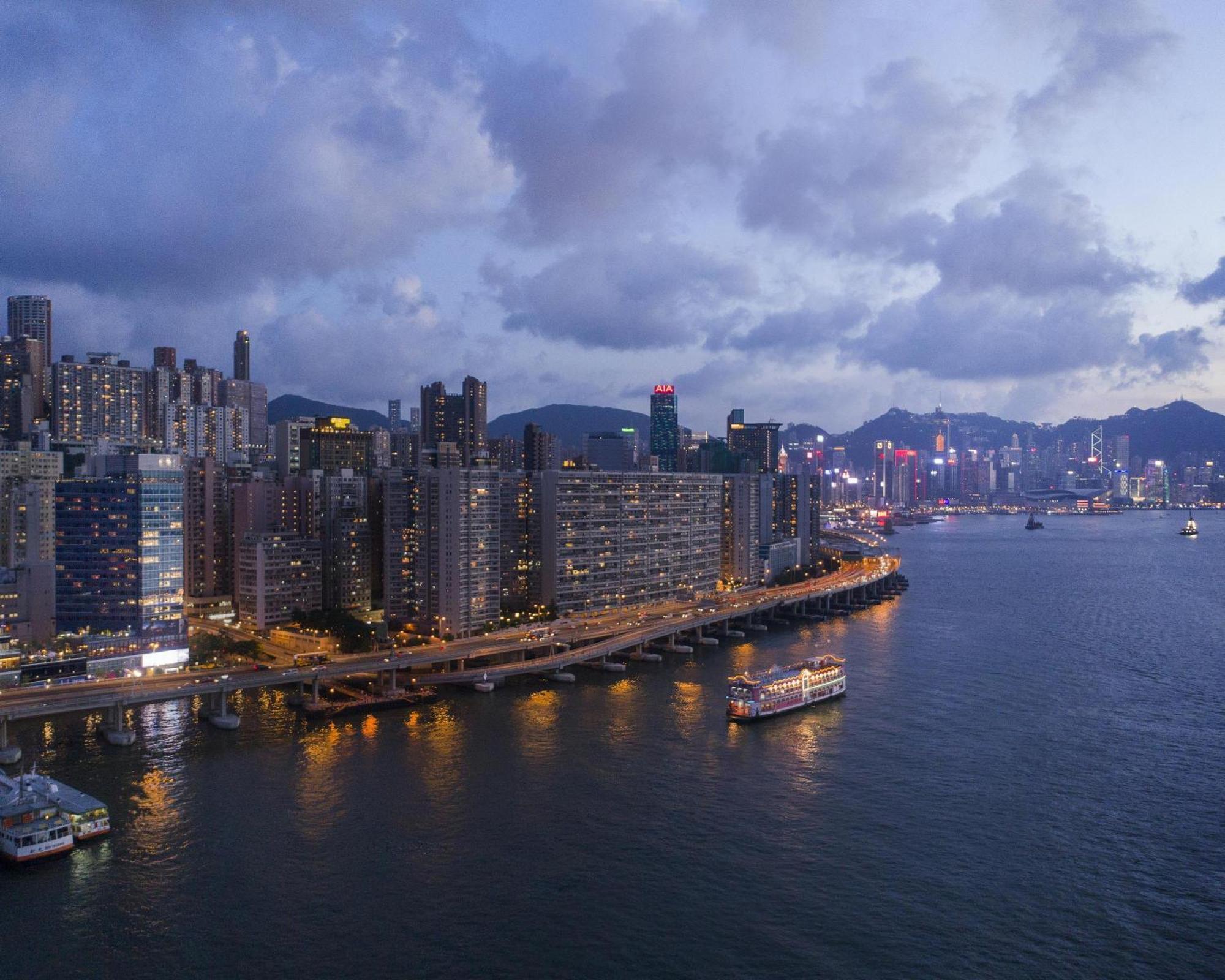 Отель Hyatt Centric Victoria Harbour Гонконг Экстерьер фото