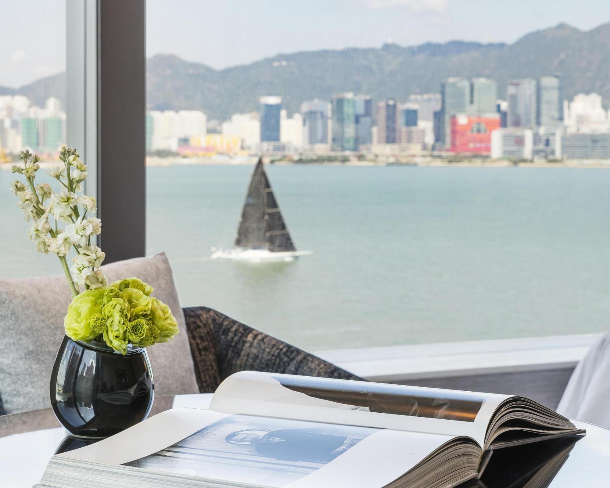 Отель Hyatt Centric Victoria Harbour Гонконг Экстерьер фото