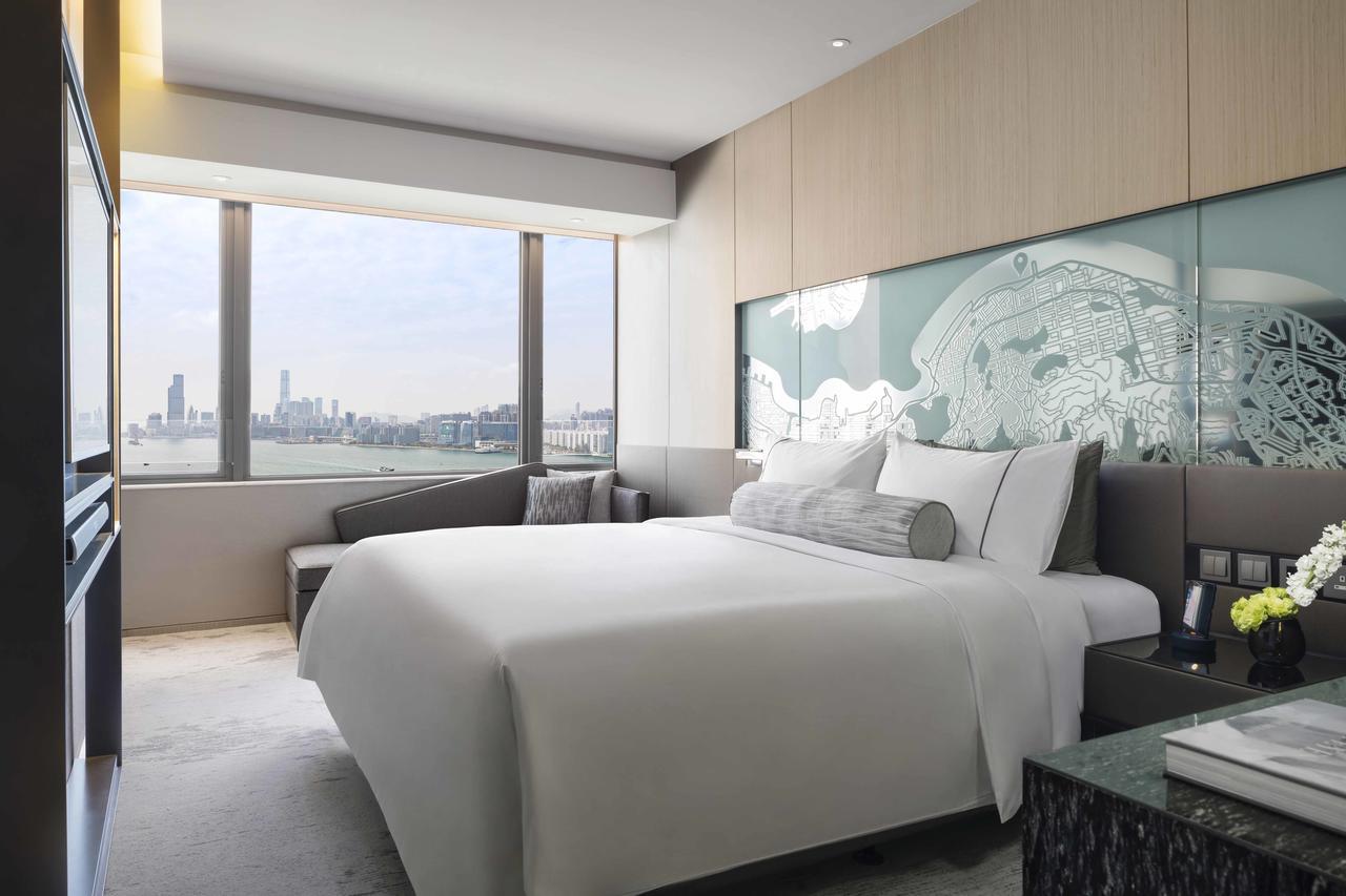 Отель Hyatt Centric Victoria Harbour Гонконг Экстерьер фото